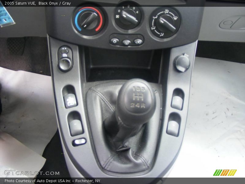Black Onyx / Gray 2005 Saturn VUE