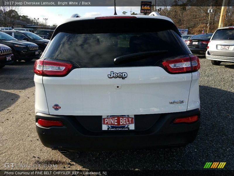 Bright White / Black 2017 Jeep Cherokee Latitude
