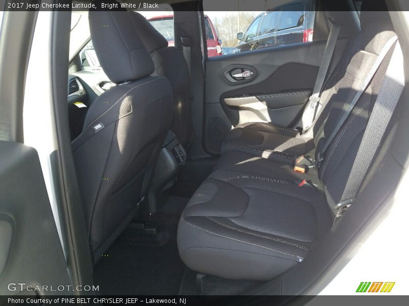 Bright White / Black 2017 Jeep Cherokee Latitude