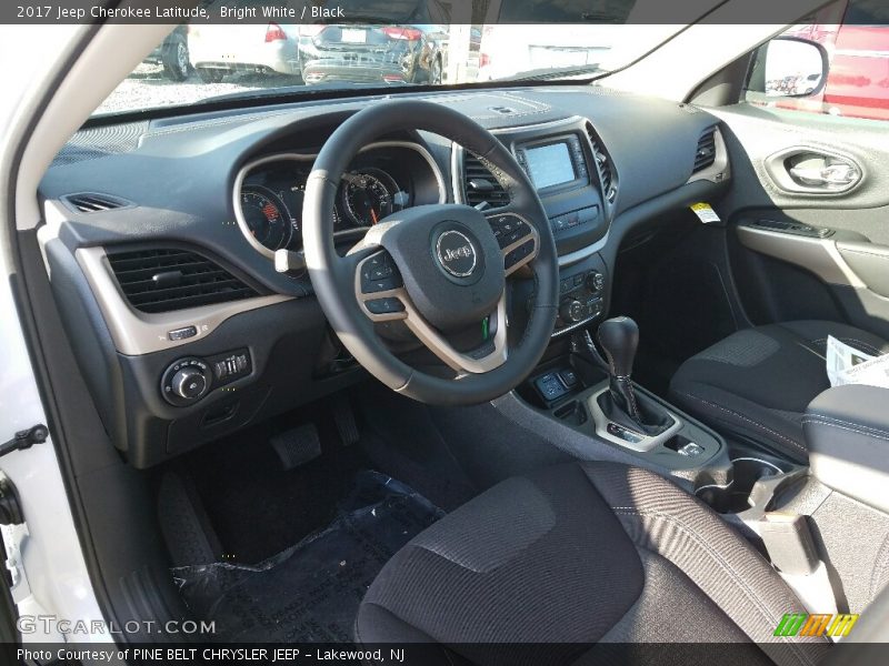 Bright White / Black 2017 Jeep Cherokee Latitude