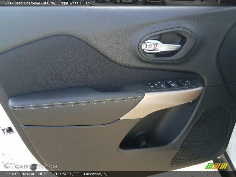 Bright White / Black 2017 Jeep Cherokee Latitude