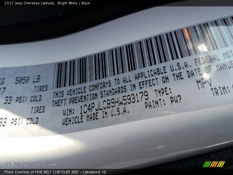 Bright White / Black 2017 Jeep Cherokee Latitude
