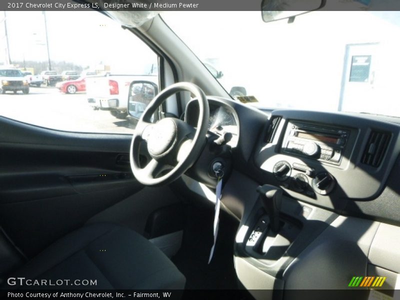 Designer White / Medium Pewter 2017 Chevrolet City Express LS