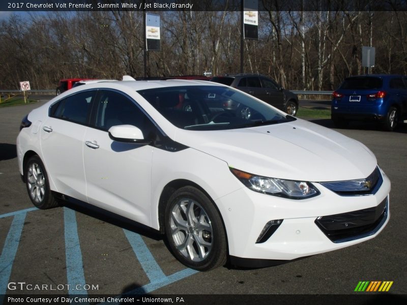 Front 3/4 View of 2017 Volt Premier