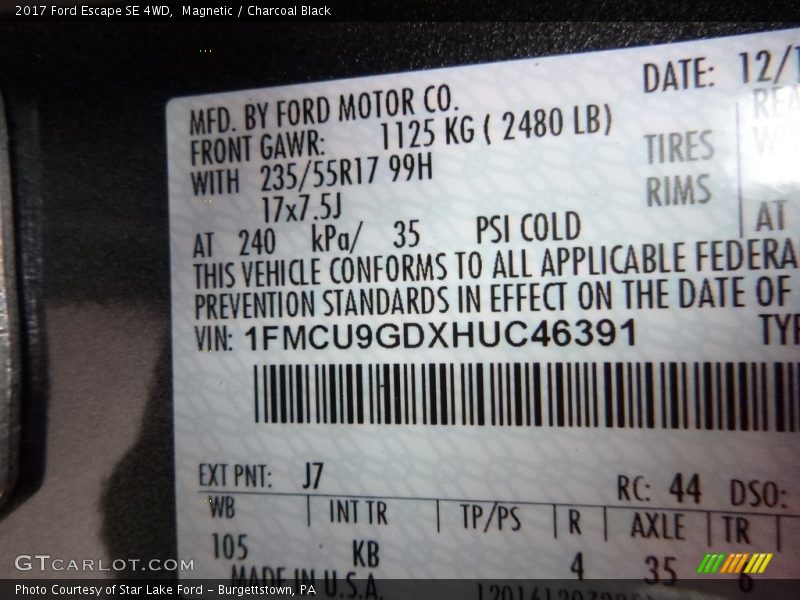 Magnetic / Charcoal Black 2017 Ford Escape SE 4WD
