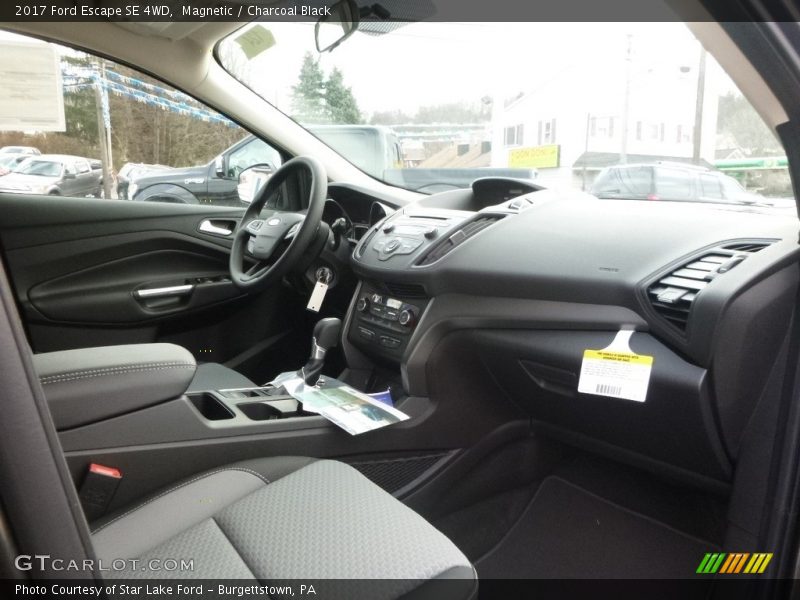 Magnetic / Charcoal Black 2017 Ford Escape SE 4WD