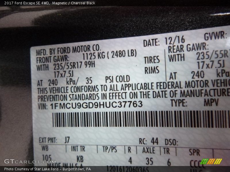 Magnetic / Charcoal Black 2017 Ford Escape SE 4WD