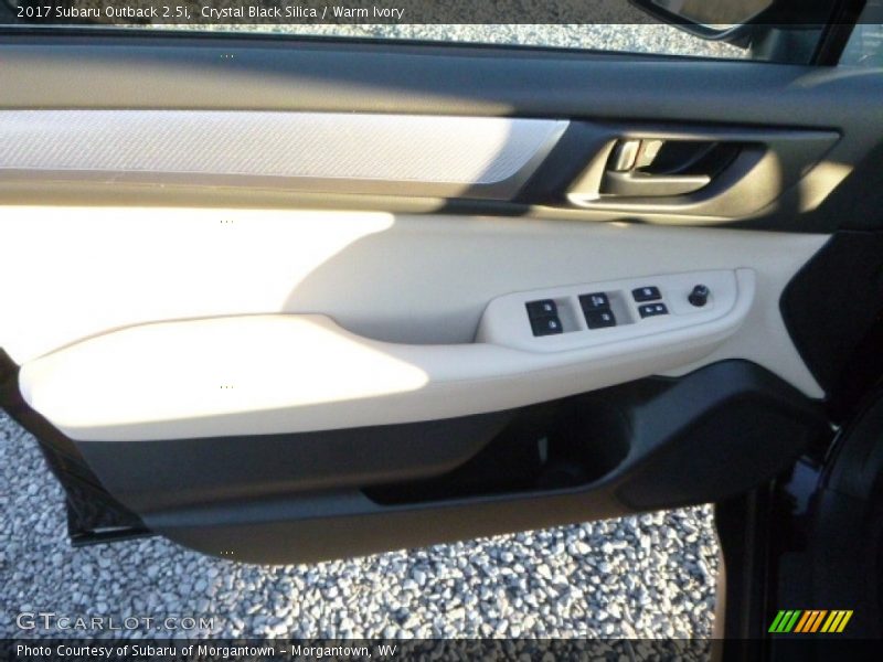Crystal Black Silica / Warm Ivory 2017 Subaru Outback 2.5i