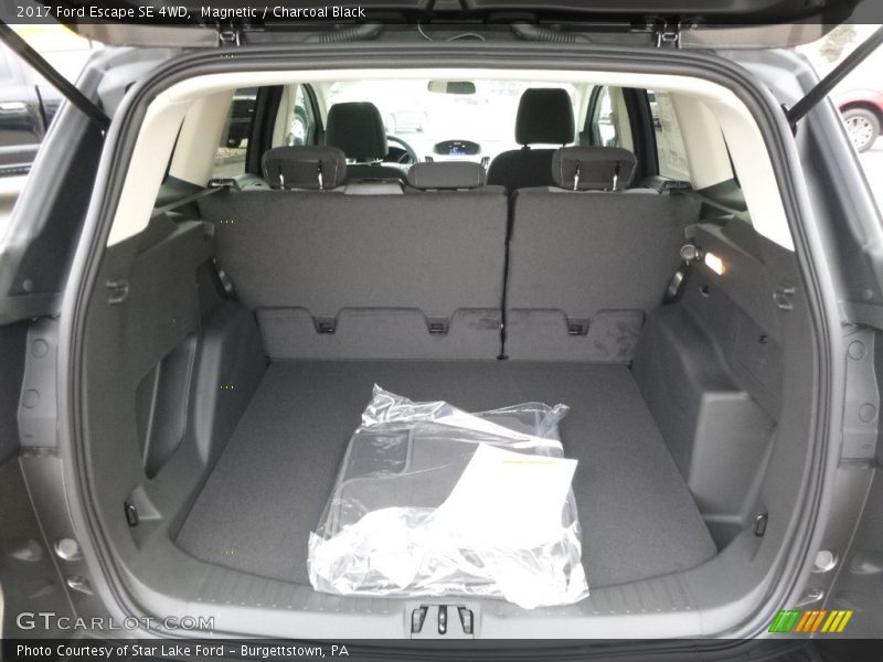 Magnetic / Charcoal Black 2017 Ford Escape SE 4WD