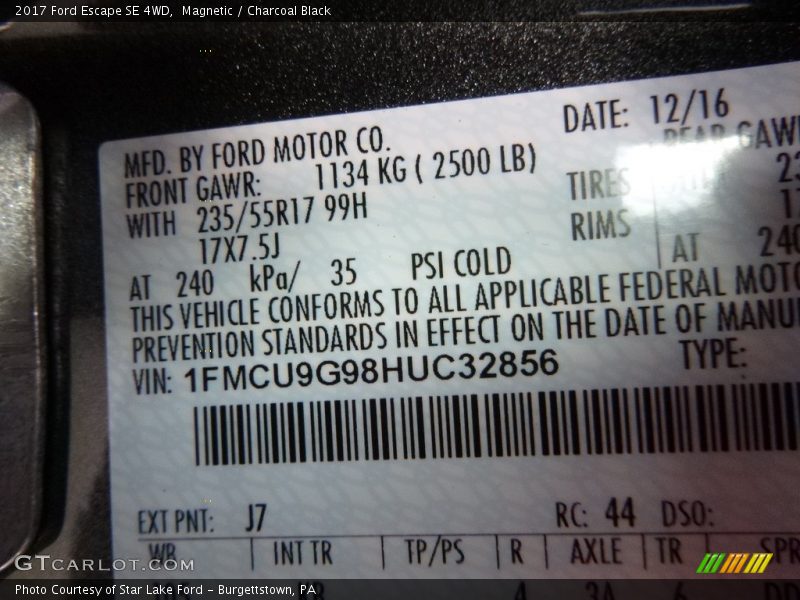 Magnetic / Charcoal Black 2017 Ford Escape SE 4WD