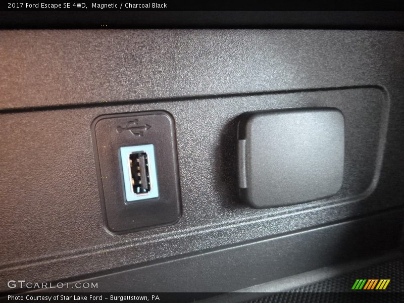 Magnetic / Charcoal Black 2017 Ford Escape SE 4WD