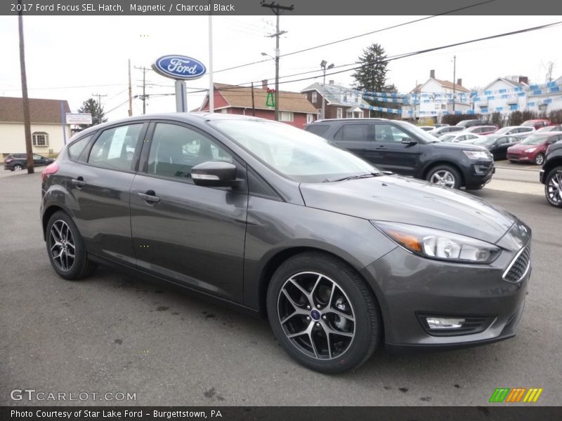 Magnetic / Charcoal Black 2017 Ford Focus SEL Hatch