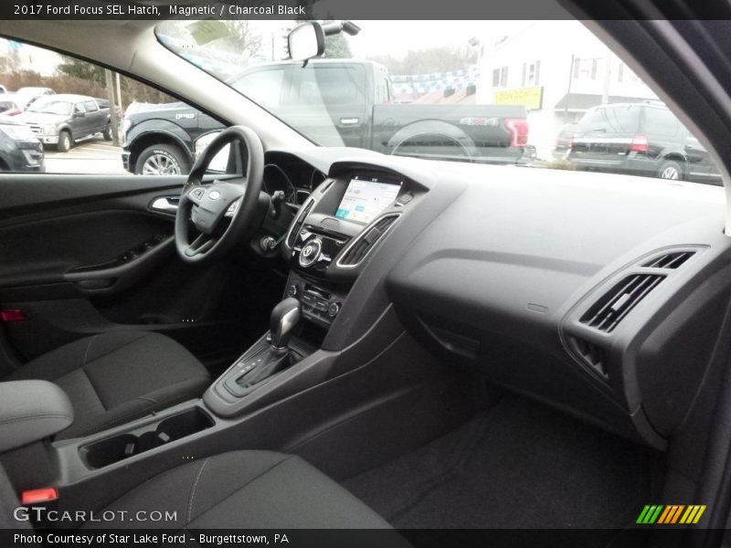 Magnetic / Charcoal Black 2017 Ford Focus SEL Hatch