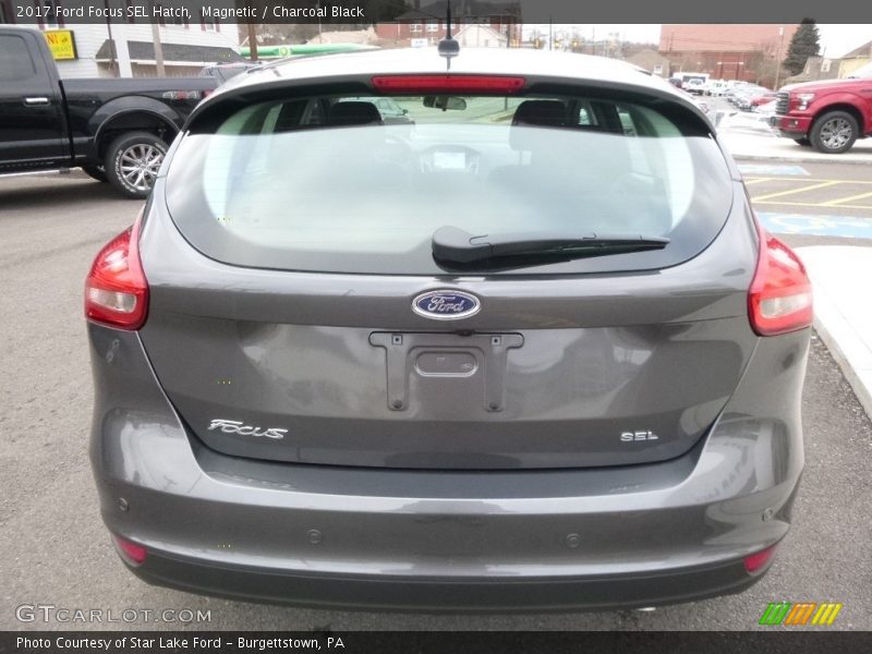 Magnetic / Charcoal Black 2017 Ford Focus SEL Hatch