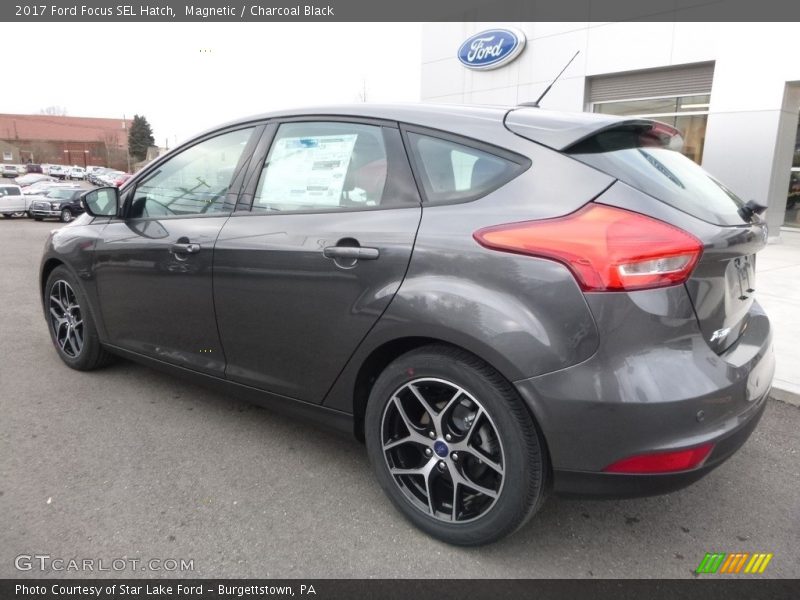 Magnetic / Charcoal Black 2017 Ford Focus SEL Hatch