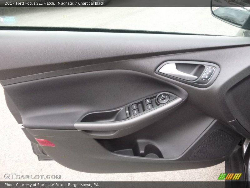 Magnetic / Charcoal Black 2017 Ford Focus SEL Hatch