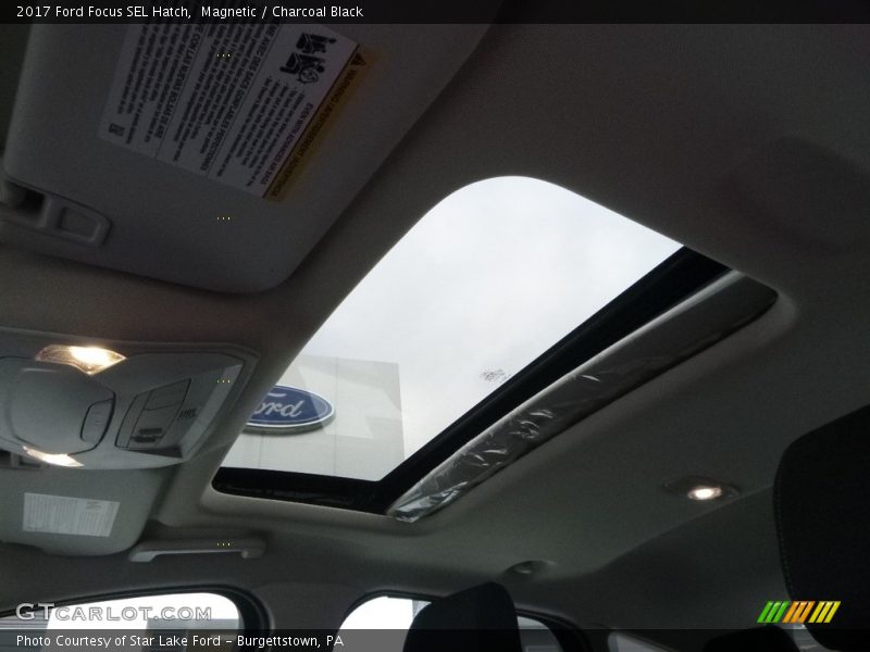 Magnetic / Charcoal Black 2017 Ford Focus SEL Hatch