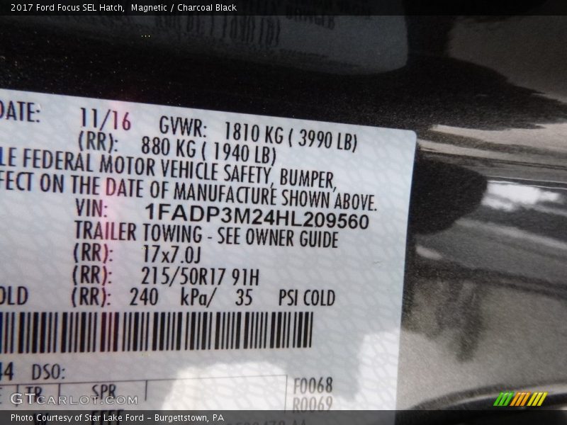 Magnetic / Charcoal Black 2017 Ford Focus SEL Hatch