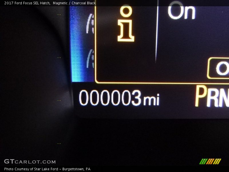 Magnetic / Charcoal Black 2017 Ford Focus SEL Hatch