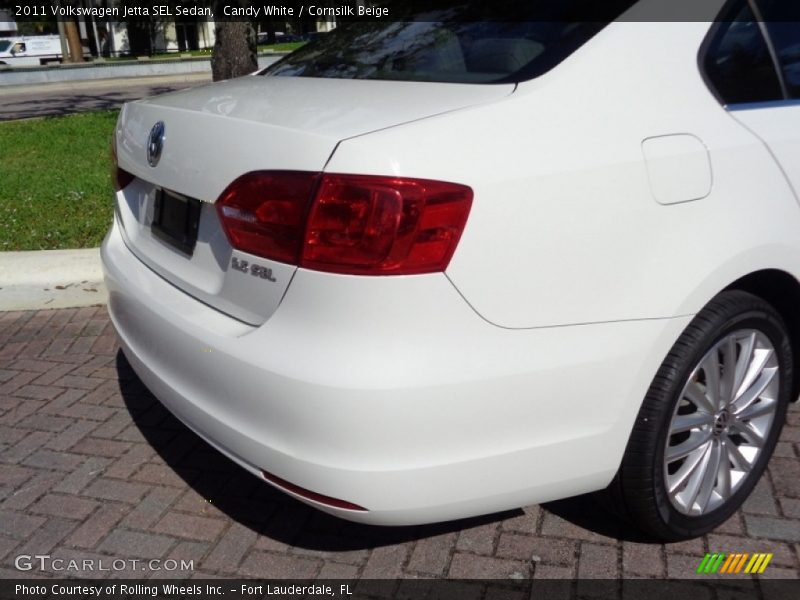 Candy White / Cornsilk Beige 2011 Volkswagen Jetta SEL Sedan