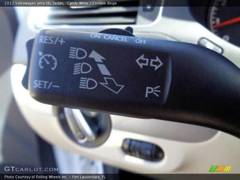 Candy White / Cornsilk Beige 2011 Volkswagen Jetta SEL Sedan
