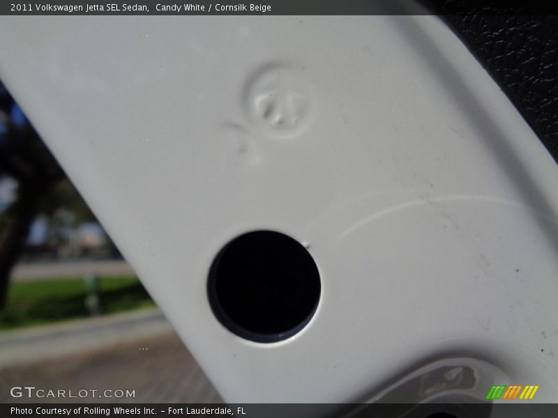 Candy White / Cornsilk Beige 2011 Volkswagen Jetta SEL Sedan