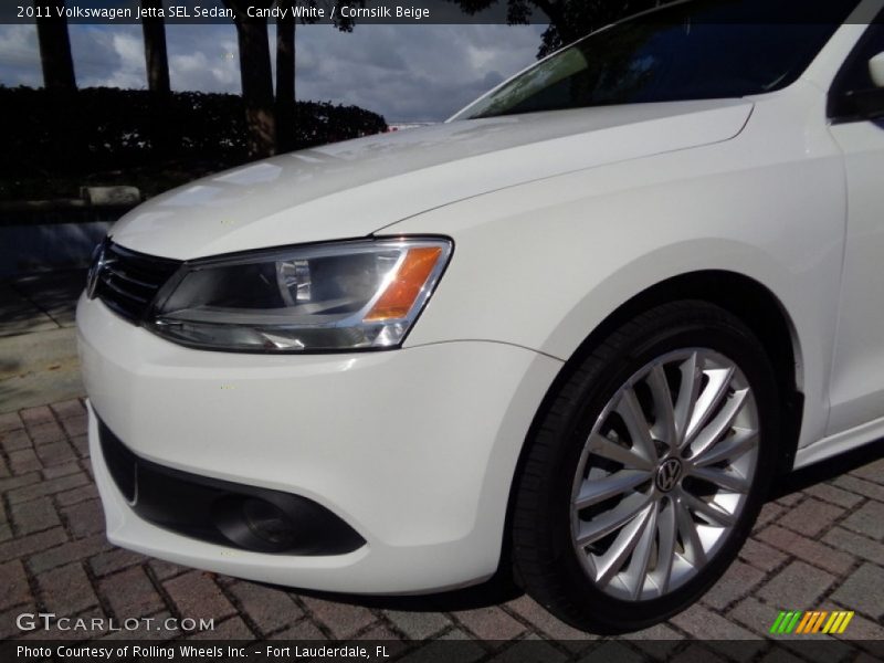 Candy White / Cornsilk Beige 2011 Volkswagen Jetta SEL Sedan