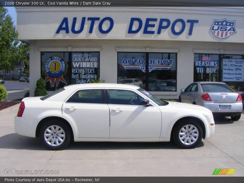 Cool Vanilla White / Dark Slate Gray 2008 Chrysler 300 LX