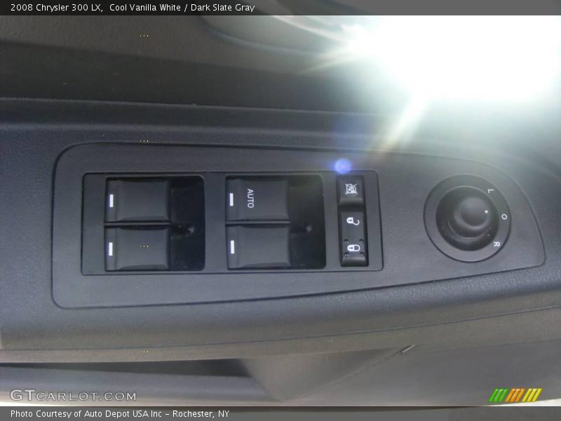 Cool Vanilla White / Dark Slate Gray 2008 Chrysler 300 LX