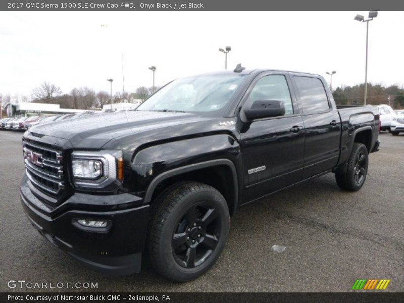 Front 3/4 View of 2017 Sierra 1500 SLE Crew Cab 4WD