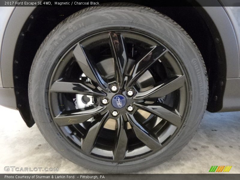Magnetic / Charcoal Black 2017 Ford Escape SE 4WD
