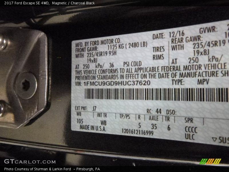 Magnetic / Charcoal Black 2017 Ford Escape SE 4WD