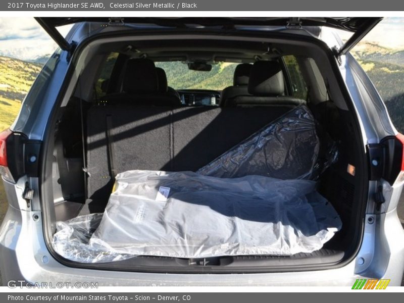 Celestial Silver Metallic / Black 2017 Toyota Highlander SE AWD