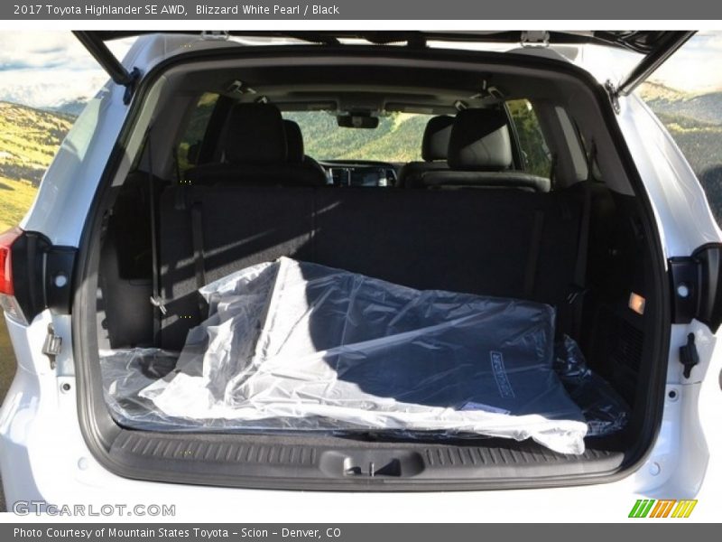 Blizzard White Pearl / Black 2017 Toyota Highlander SE AWD