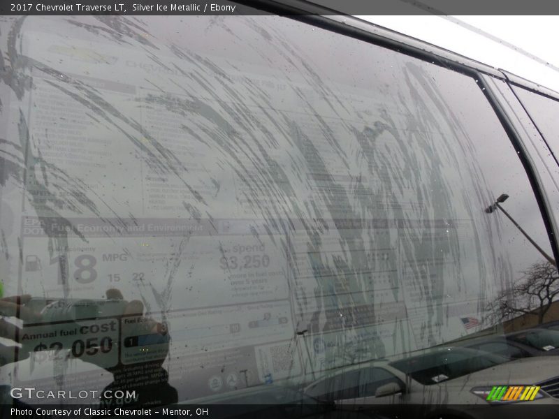 Silver Ice Metallic / Ebony 2017 Chevrolet Traverse LT