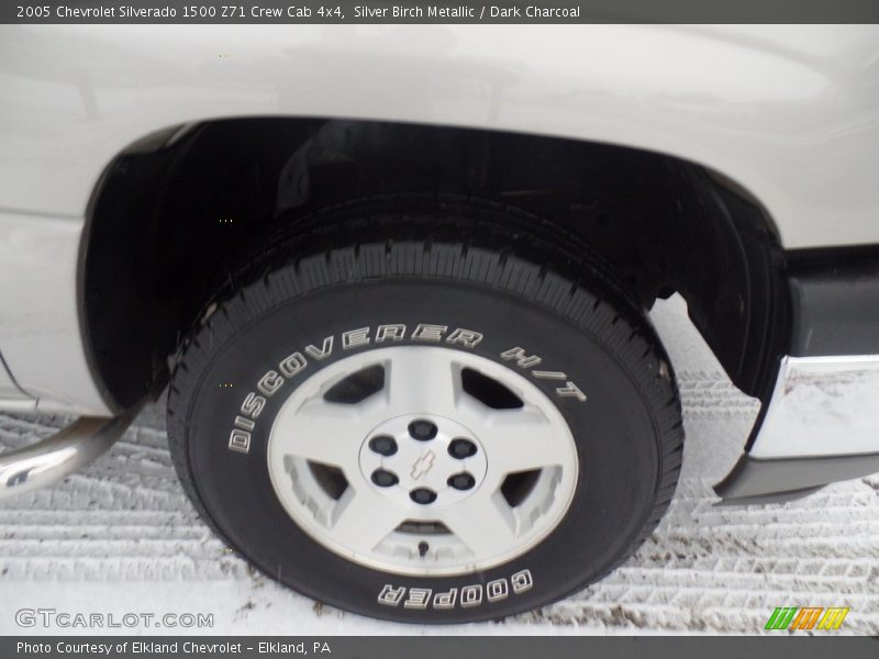 Silver Birch Metallic / Dark Charcoal 2005 Chevrolet Silverado 1500 Z71 Crew Cab 4x4