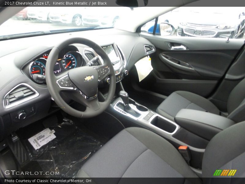 Kinetic Blue Metallic / Jet Black 2017 Chevrolet Cruze LT