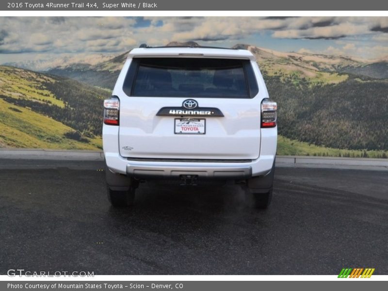 Super White / Black 2016 Toyota 4Runner Trail 4x4