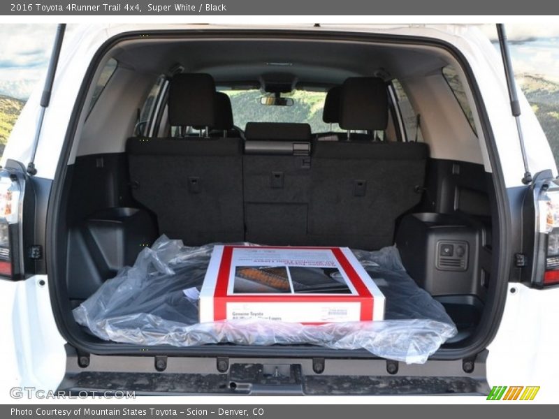 Super White / Black 2016 Toyota 4Runner Trail 4x4