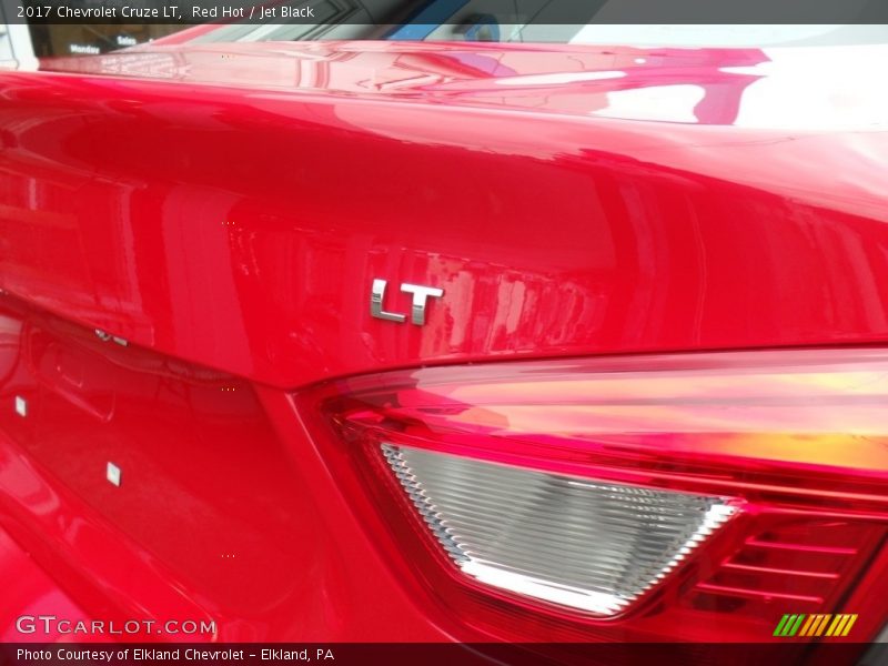 Red Hot / Jet Black 2017 Chevrolet Cruze LT