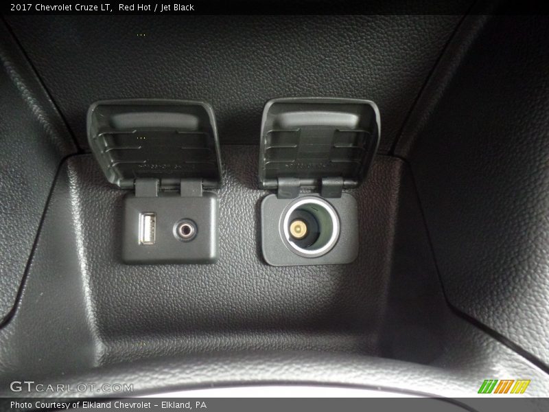 Red Hot / Jet Black 2017 Chevrolet Cruze LT