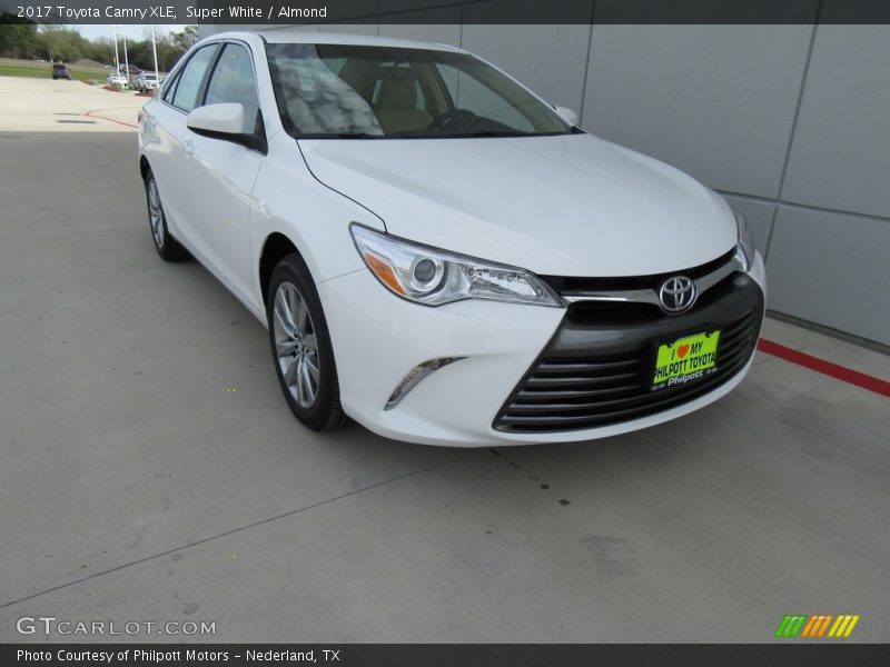 Super White / Almond 2017 Toyota Camry XLE