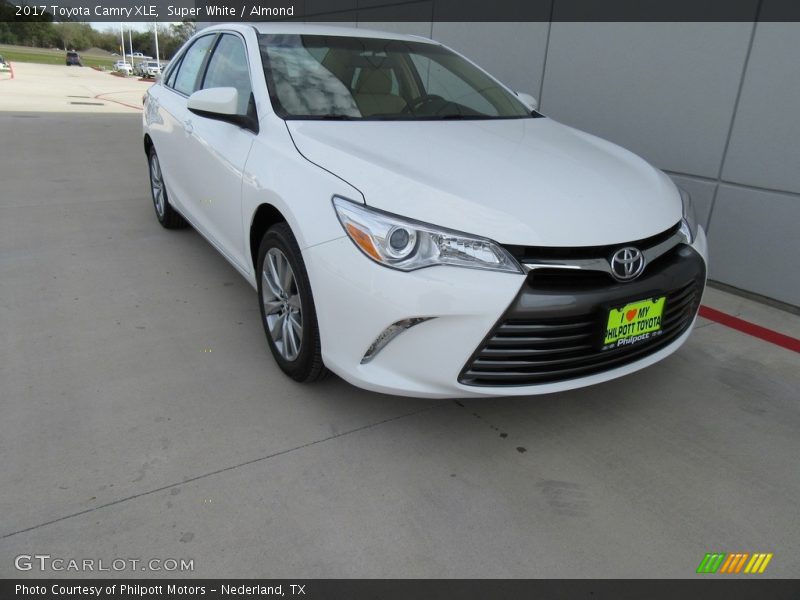 Super White / Almond 2017 Toyota Camry XLE