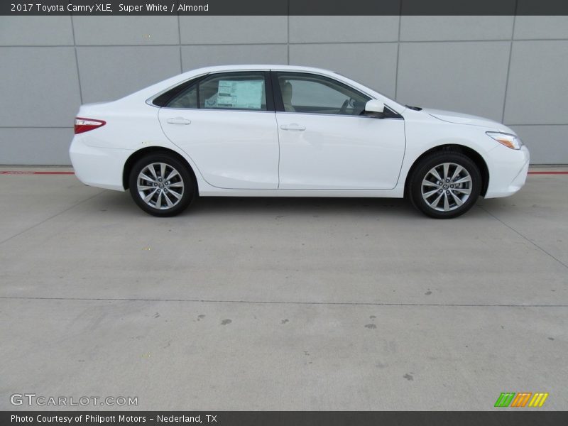 Super White / Almond 2017 Toyota Camry XLE