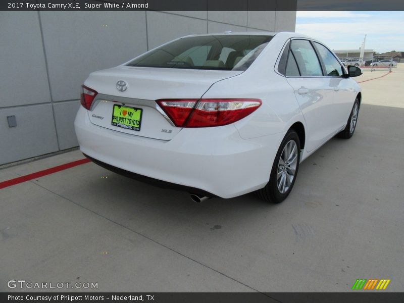 Super White / Almond 2017 Toyota Camry XLE