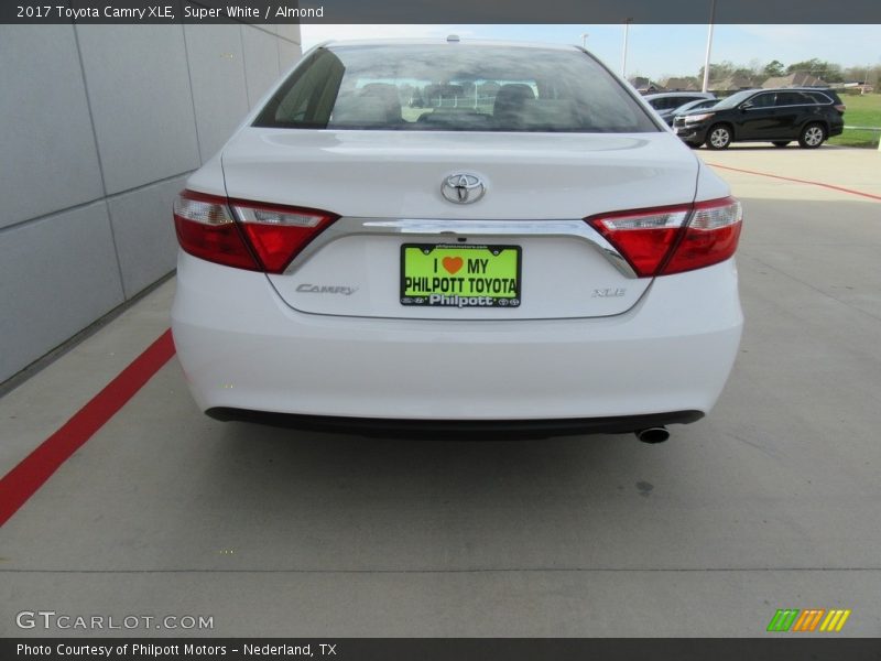 Super White / Almond 2017 Toyota Camry XLE
