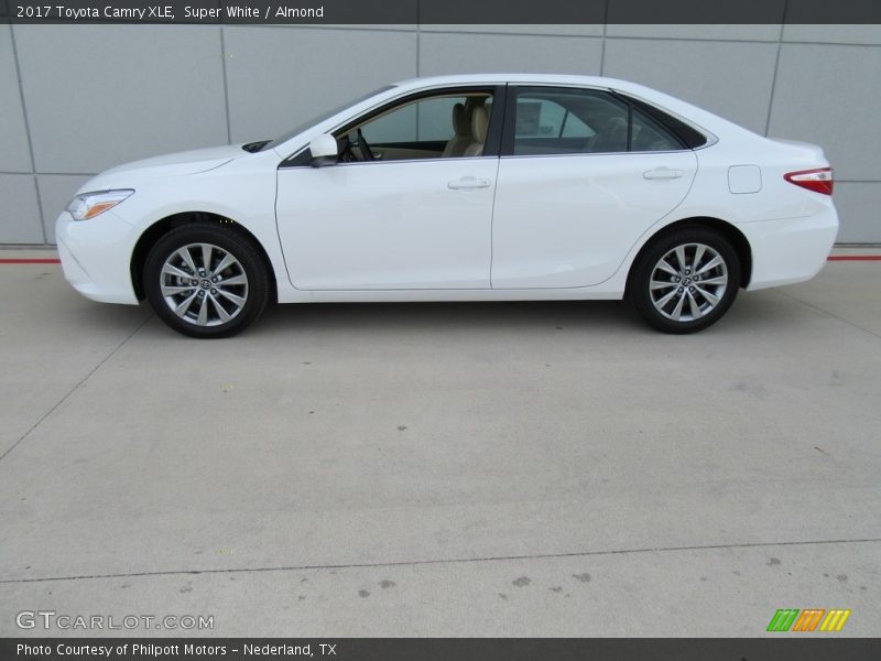 Super White / Almond 2017 Toyota Camry XLE