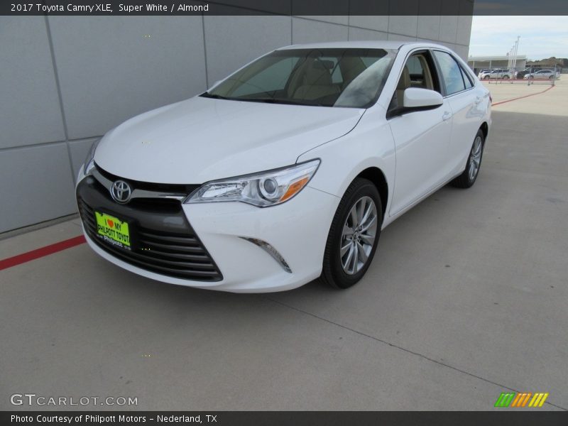 Super White / Almond 2017 Toyota Camry XLE