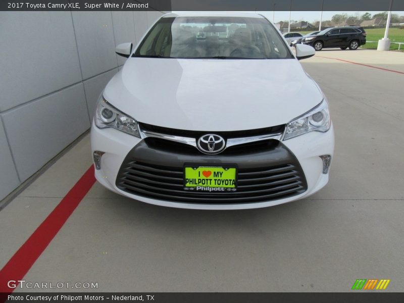 Super White / Almond 2017 Toyota Camry XLE