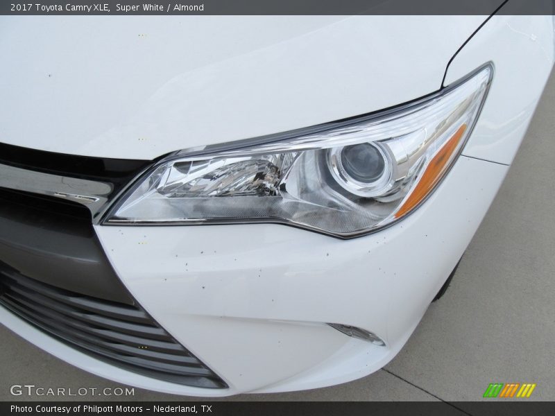 Super White / Almond 2017 Toyota Camry XLE